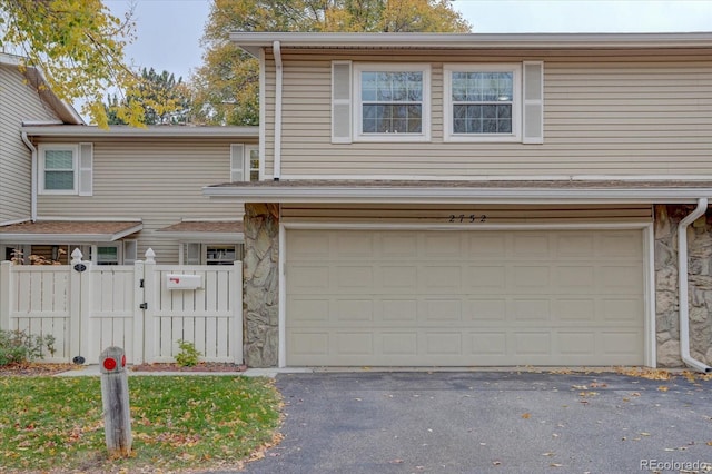 view of front facade featuring a garage