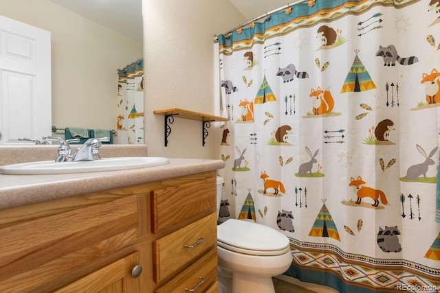 1563 Southpark Rd, Florissant, CO 80816 - full bathroom with vanity and a shower with curtain