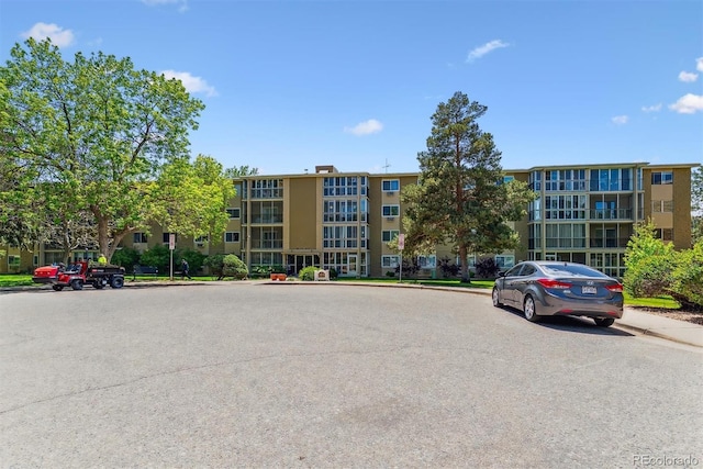 view of apartment building / complex