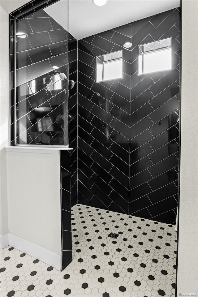 bathroom featuring tiled shower