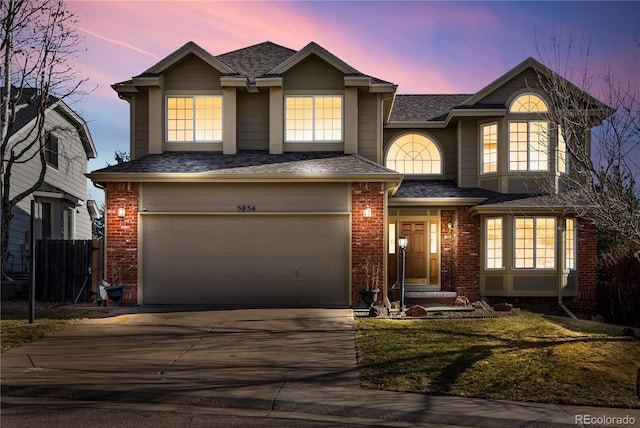 view of front property featuring a garage