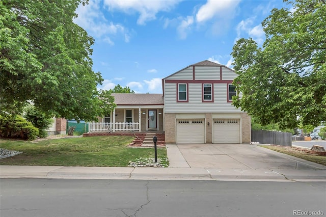 1005 S Lewiston Way, Aurora, CO 80017 - split level home featuring a porch, driveway, and a garage
