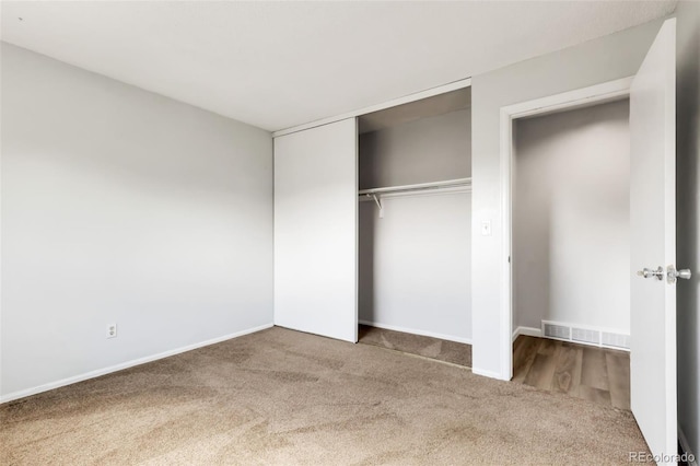 1005 S Lewiston Way, Aurora, CO 80017 - unfurnished bedroom with carpet, a closet, and baseboards