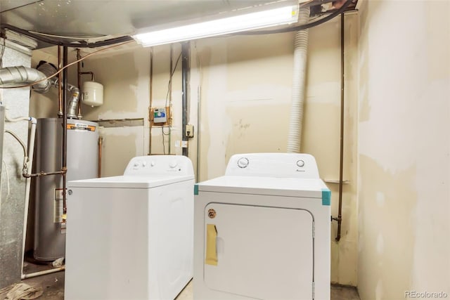 1005 S Lewiston Way, Aurora, CO 80017 - washroom with washer and clothes dryer and gas water heater