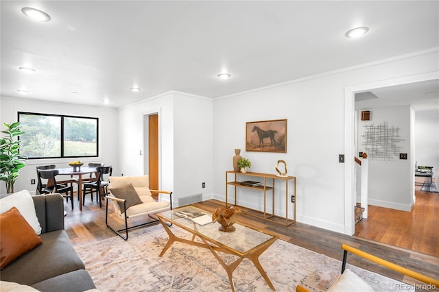 7603 W Coal Mine Pl, Littleton, CO 80128 - living area featuring wood finished floors, crown molding, and recessed lighting