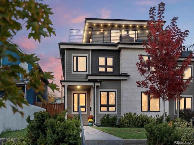 view of front of home featuring a balcony