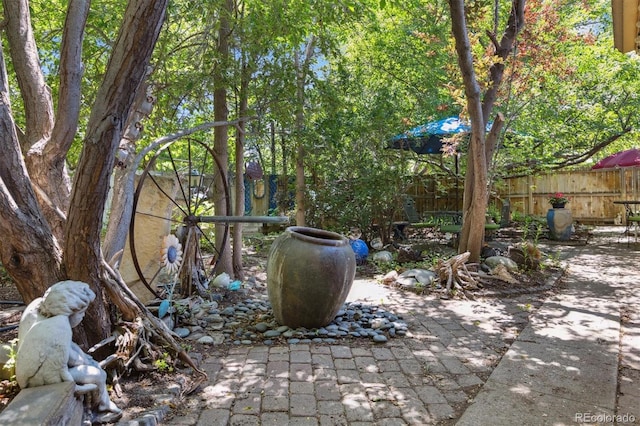 901 S Leyden St, Denver, CO 80224 - view of yard with a patio area