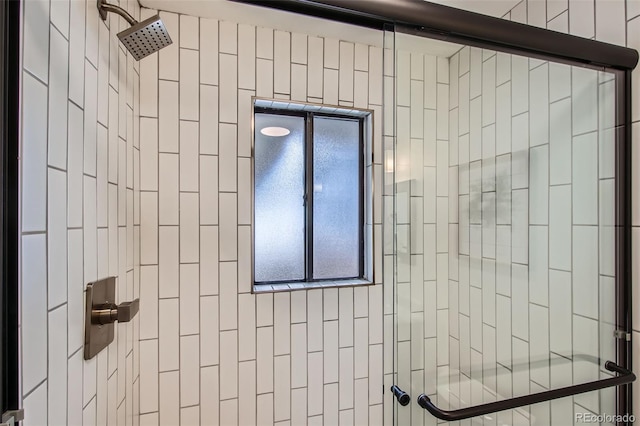 5563 Newland Way, Arvada, CO 80002 - bathroom with tiled shower