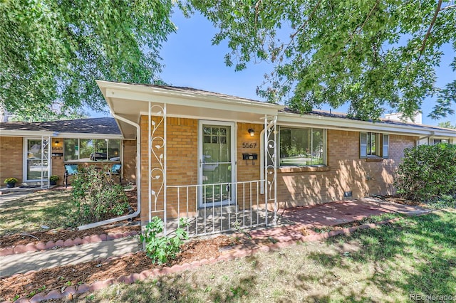 5563 Newland Way, Arvada, CO 80002 - single story home featuring brick siding