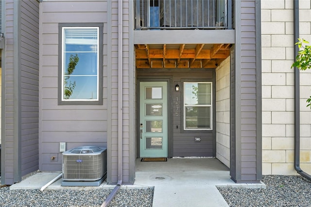 1575 W 68th Ave, Denver, CO 80221 - property entrance with a balcony