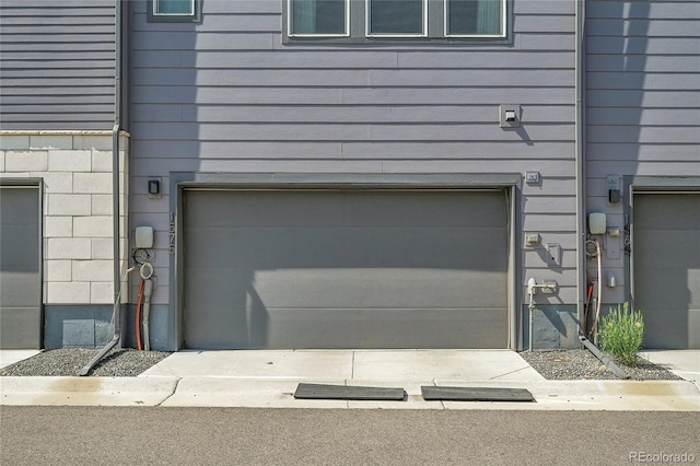 1575 W 68th Ave, Denver, CO 80221 - view of garage