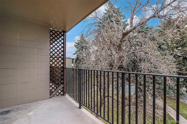 Listing photo 3 for 2231 S Vaughn Way Unit 319B, Aurora CO 80014