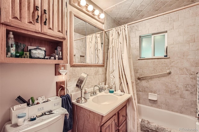 full bathroom featuring shower / tub combo with curtain, vanity, and toilet