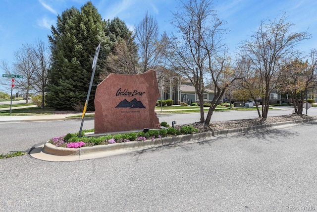 view of community / neighborhood sign