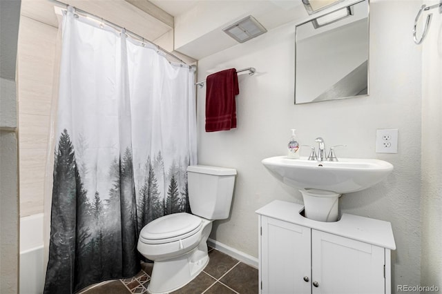 bathroom featuring shower / tub combo, baseboards, visible vents, toilet, and tile patterned floors