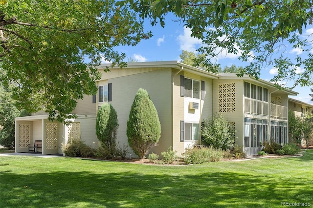 view of side of property featuring a yard