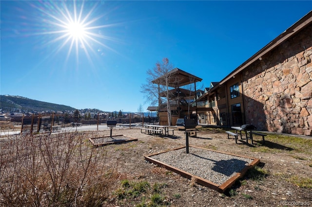 view of yard with a mountain view