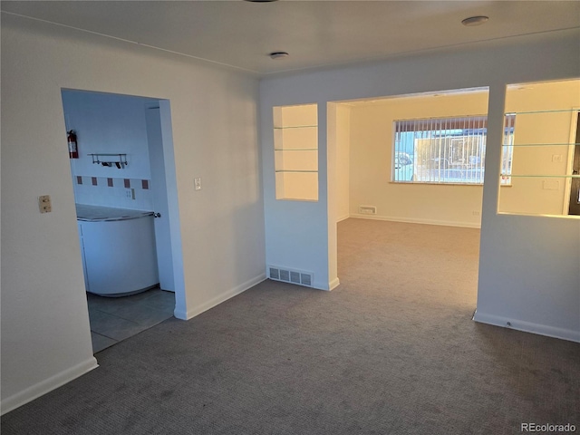 unfurnished room featuring carpet floors