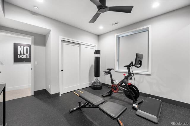 exercise area featuring recessed lighting, visible vents, ceiling fan, and baseboards