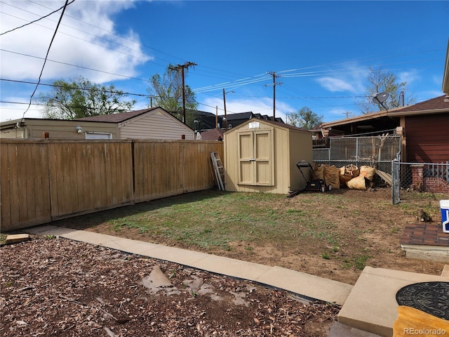 view of yard featuring a storage shed