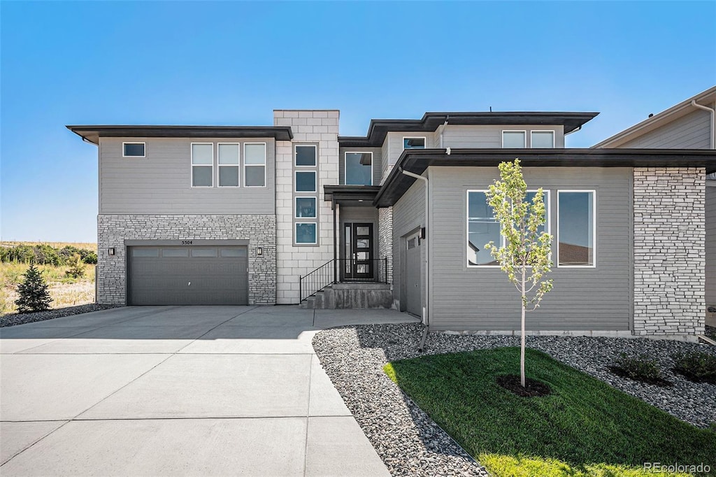 view of front of house with a garage