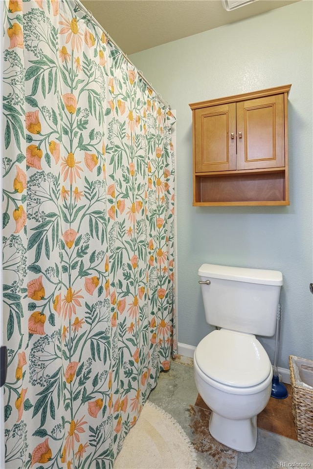 2249 Weatherstone Cir, Highlands Ranch, CO 80126 - bathroom featuring a shower with shower curtain