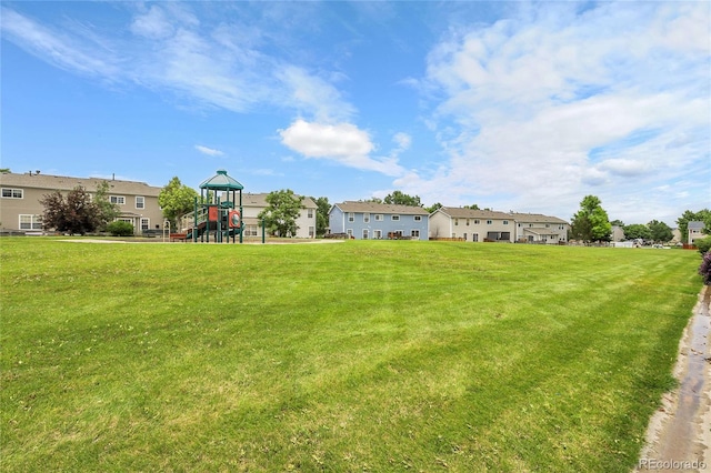 7977 S Kittredge St, Englewood, CO 80112 - view of green lawn with a residential view