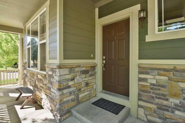 entrance to property featuring covered porch