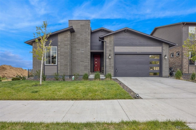 view of front facade featuring a front yard and a garage