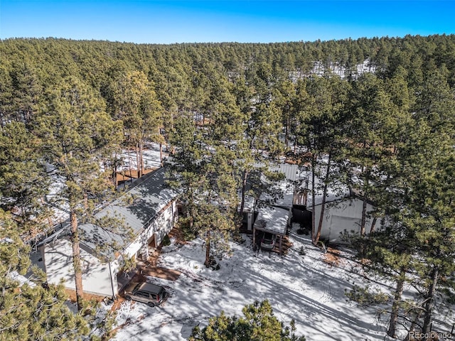 bird's eye view with a wooded view