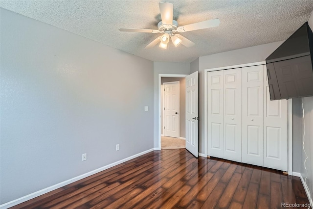 13155 W 63rd Pl, Arvada, CO 80004 - unfurnished bedroom with dark wood-style floors, a textured ceiling, a closet, and a ceiling fan