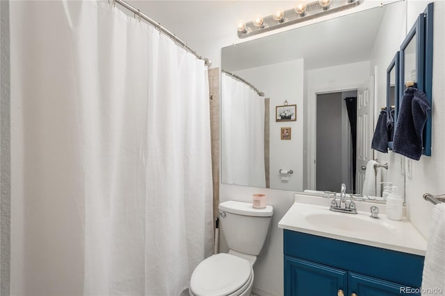 bathroom with a shower with curtain, toilet, and vanity