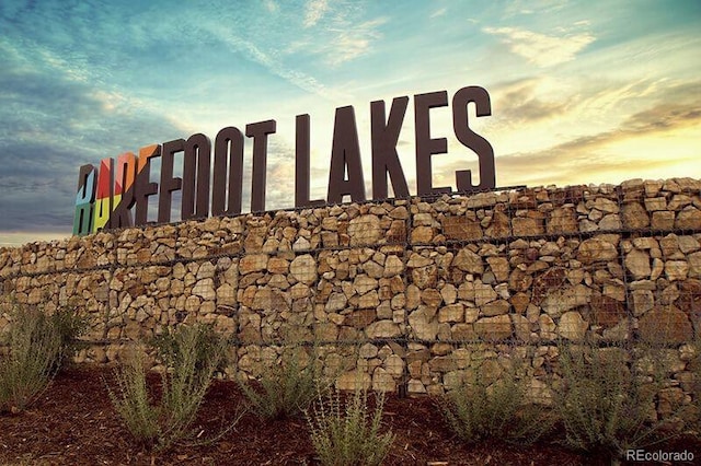 view of community / neighborhood sign