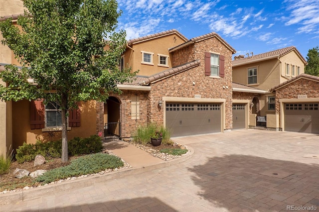 view of front facade featuring a garage