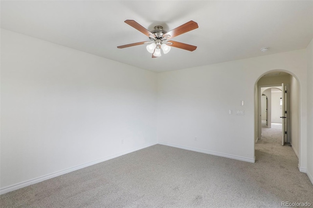 carpeted spare room featuring ceiling fan