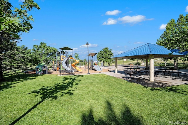 735 Poppy Pl, Highlands Ranch, CO 80129 - community playground featuring a lawn and a gazebo