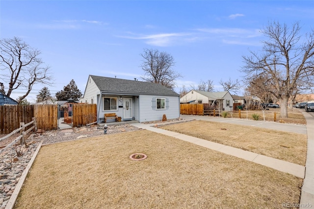 view of front of house with a front lawn