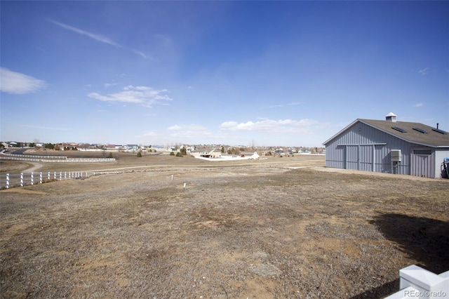 view of yard featuring an outbuilding