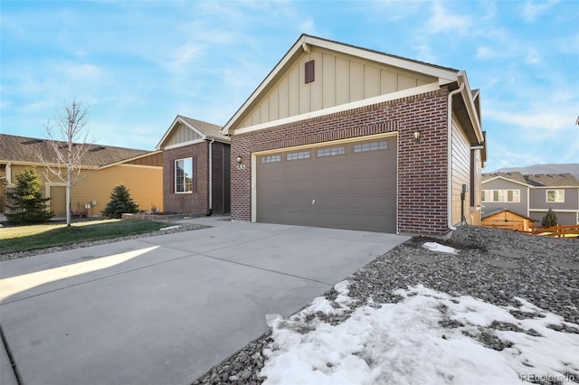 view of front facade featuring a garage