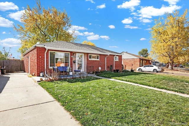 view of front of house featuring a front yard