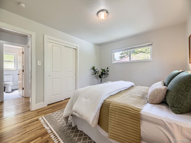 50 Yarrow St, Lakewood, CO 80226 - bedroom featuring light wood finished floors, baseboards, and a closet