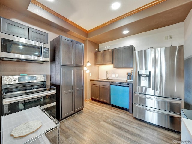 6533 S Quemoy Way, Aurora, CO 80016 - kitchen featuring a sink, recessed lighting, crown molding, light wood-style flooring, and appliances with stainless steel finishes