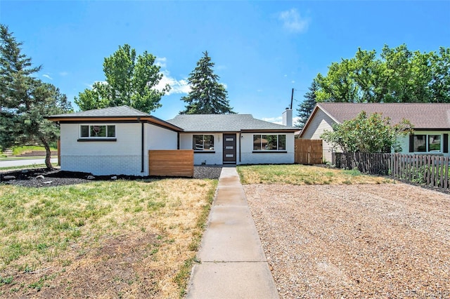 single story home featuring a front yard