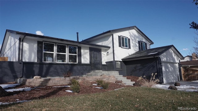 view of front facade featuring a front yard and a garage