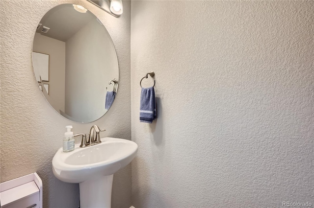 4318 Hessite Loop, Colorado Springs, CO 80938 - bathroom featuring a textured wall and a sink