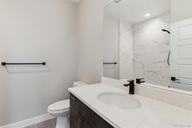 bathroom with baseboards, a shower, toilet, vanity, and recessed lighting