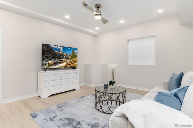 living area with recessed lighting, light wood-style flooring, and baseboards