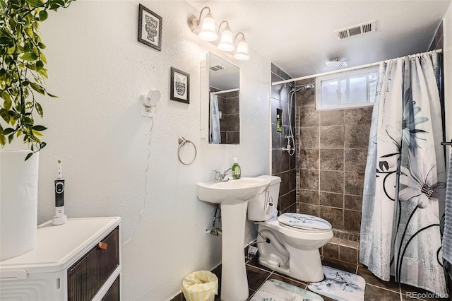 3180 Mowry Pl, Westminster, CO 80031 - full bathroom featuring visible vents, toilet, tiled shower, and a sink