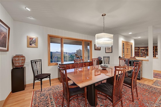 dining room featuring recessed lighting, light wood-type flooring, and baseboards