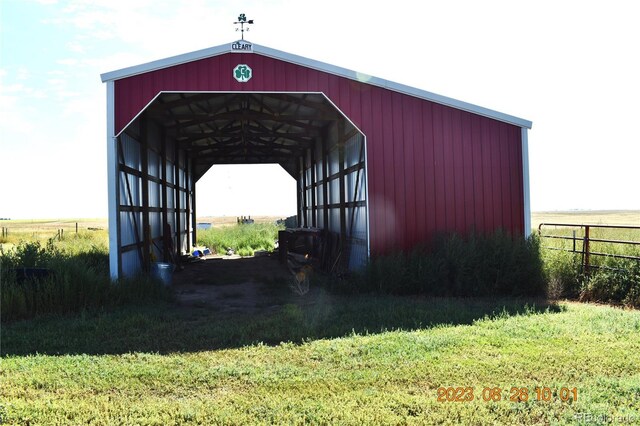 view of pole building featuring fence